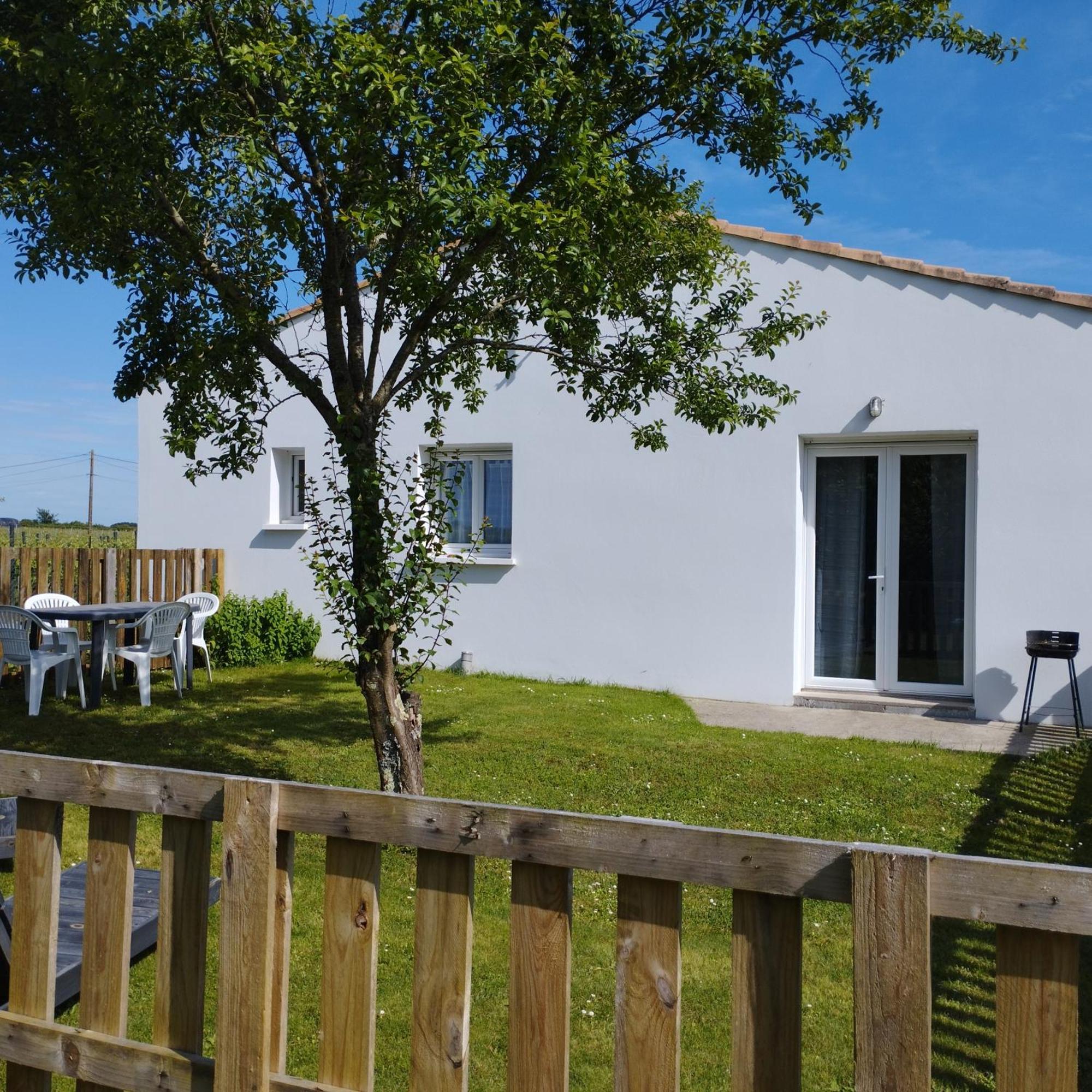 Studio Entre Terre Et Mer Saint-Romain-de-Benet Exterior foto
